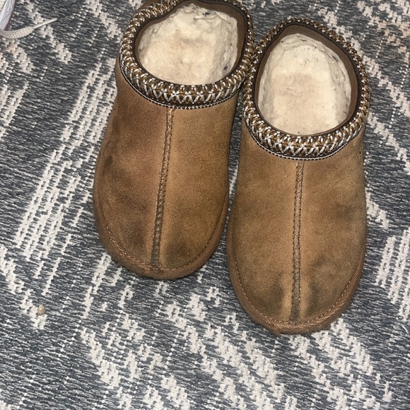 Kid Ugg slides - Picture 1 of 6